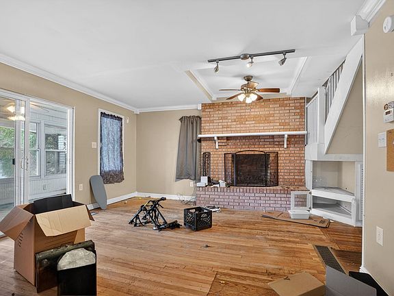 5th image of 610 Holcomb St
