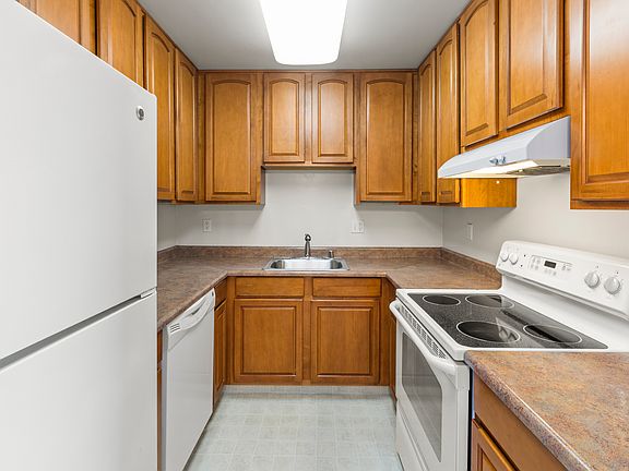 5th image of 125-135 Gardenside Dr #301