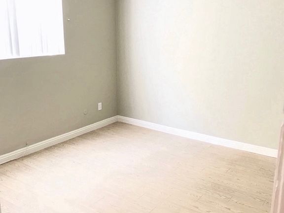 5th image of 1034 S Ardmore Ave