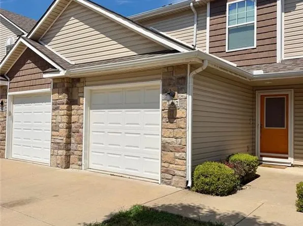 262 Pointe Ln, Raymore, MO 64083