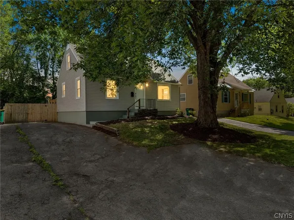 123 Millen Dr, North Syracuse, NY 13212