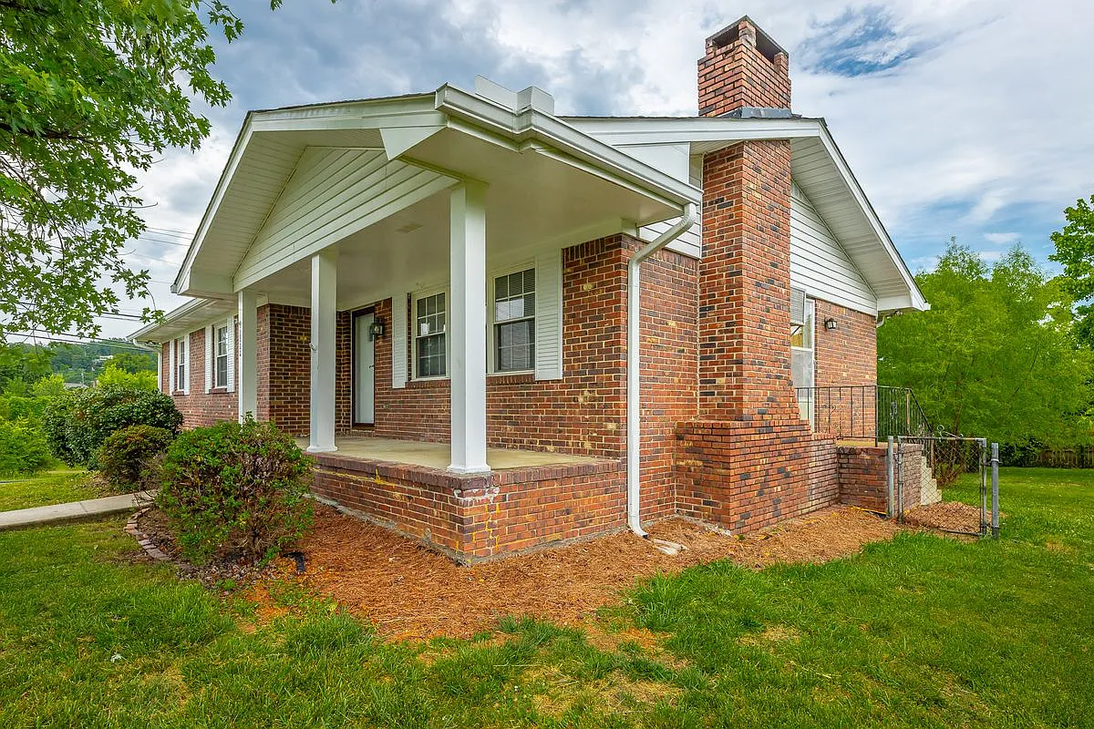 3 bed, 4.0 bath, 3019 sqft, $2,250 — Photo 3