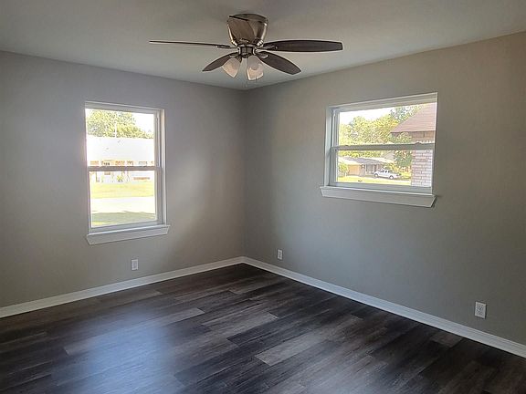 3rd image of 412 W Greenfield Dr