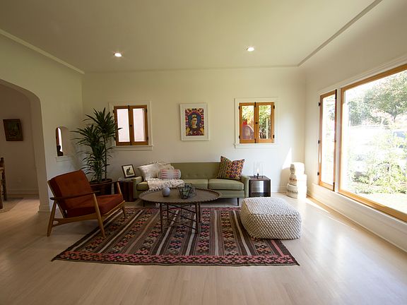5th image of 1025 N La Jolla Ave