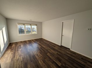 223 Carson St, Pella, IA 50219