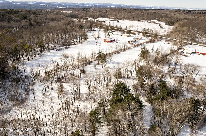 4th image of 520 Esperance Road