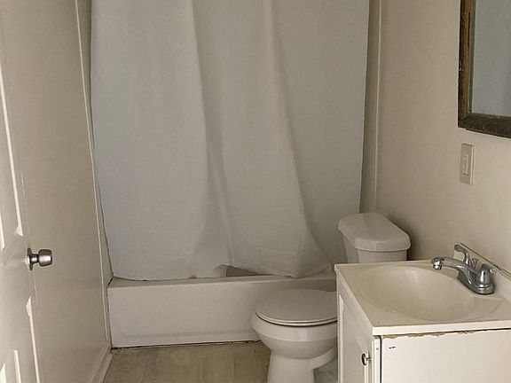 5th image of 810 Irene St