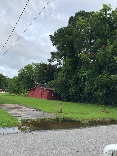 1st image of 906 3rd St