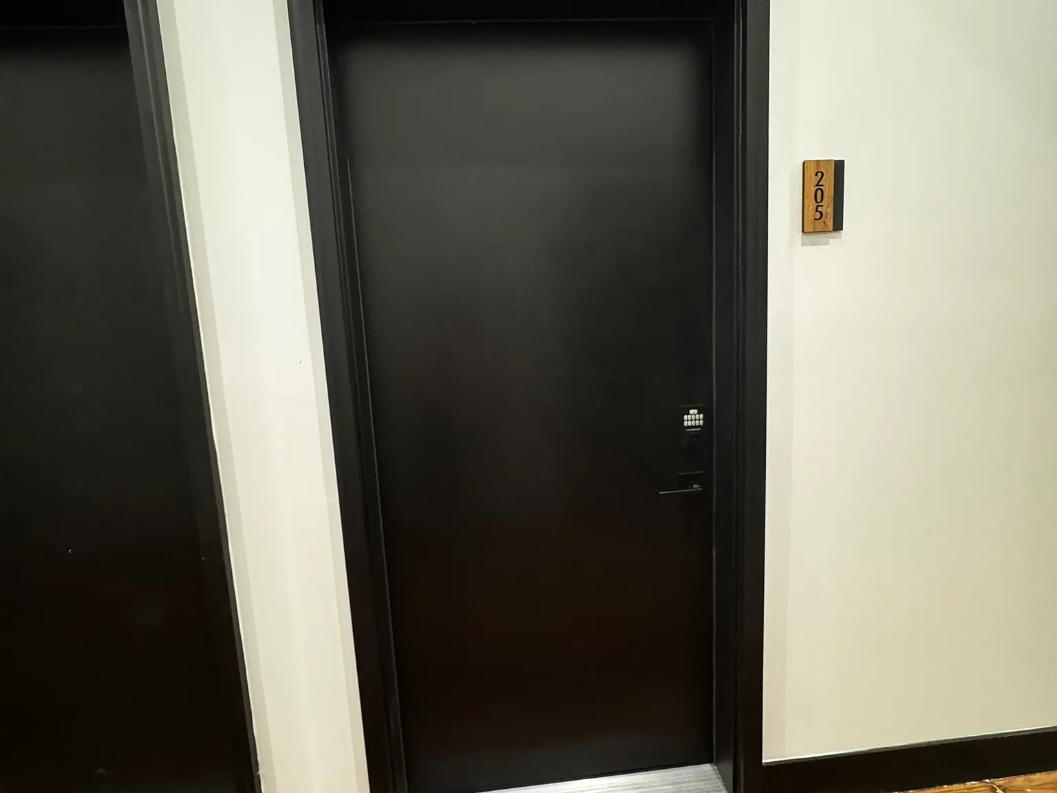 Studio, 739 sqft, $1,400 — Photo 2