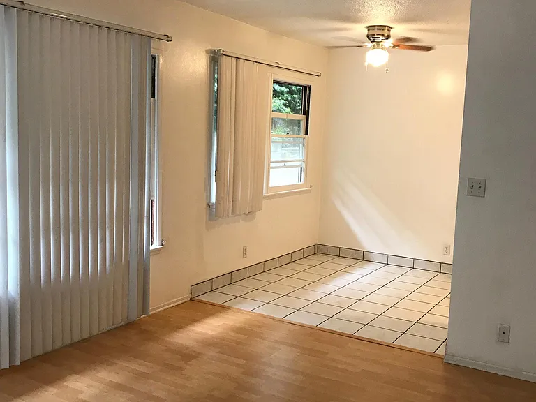 225 Bay St — Photo 9