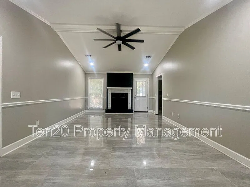 4 bed, 2.0 bath, 1623 sqft, $1,950 — Photo 4