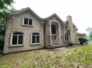 2 Sky Dr, New City, NY 10956