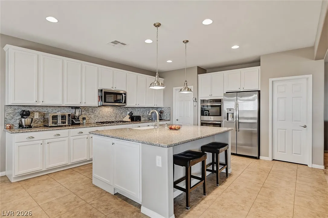 5 bed, 2.5 bath, 2508 sqft, $3,095 — Photo 3