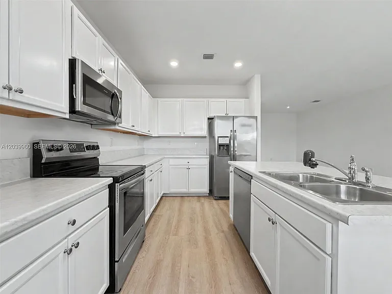 11296 SW 254th Ter — Photo 3
