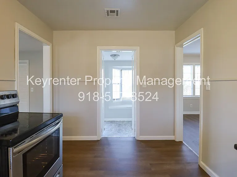 723 N Gary Pl — Photo 10