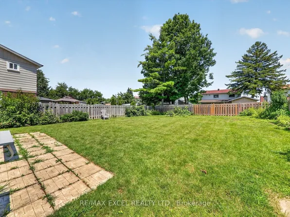 26 Lighthall Cres, Toronto, ON M1B 1V3