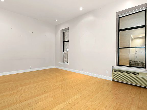 4th image of 55 E 65th St