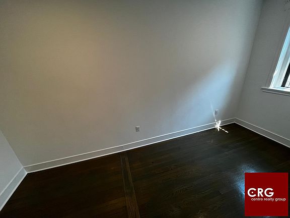 4th image of 11 Queensberry St #11D