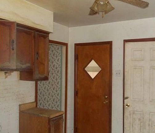 4th image of 1048 Stroman Ave