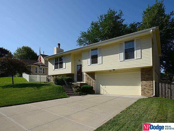 3rd image of 15365 Burt St
