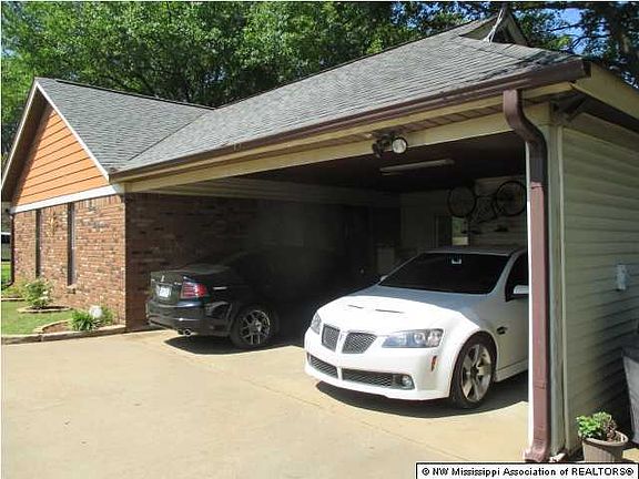 3rd image of 638 White Ash Dr