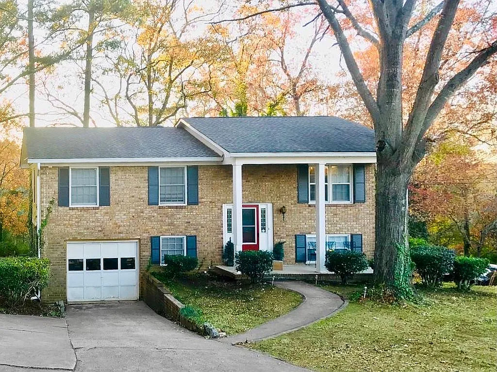 243 Rhodes Dr photo 1