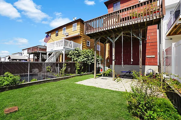 Sold by United National Realty Group | media 5