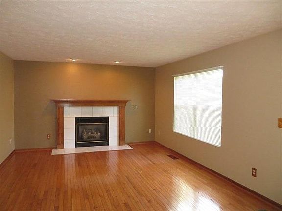 4th image of 4662 Moselle Dr