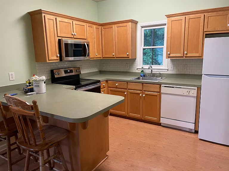 518 Galt Ln E — Photo 3