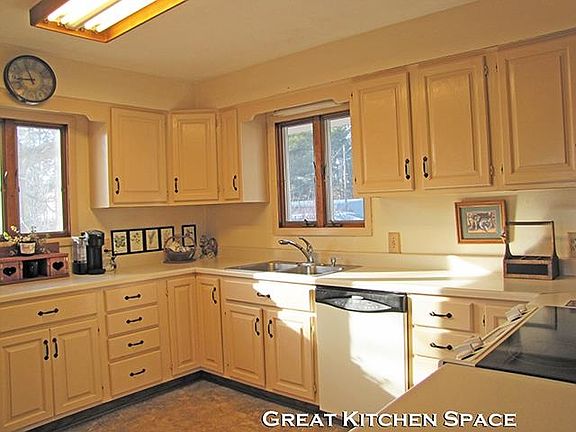 3rd image of 872 Northside Dr