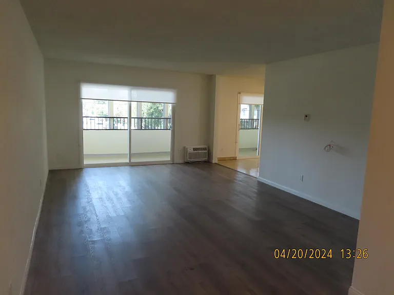 5760 Whitsett Ave #H — Photo 7