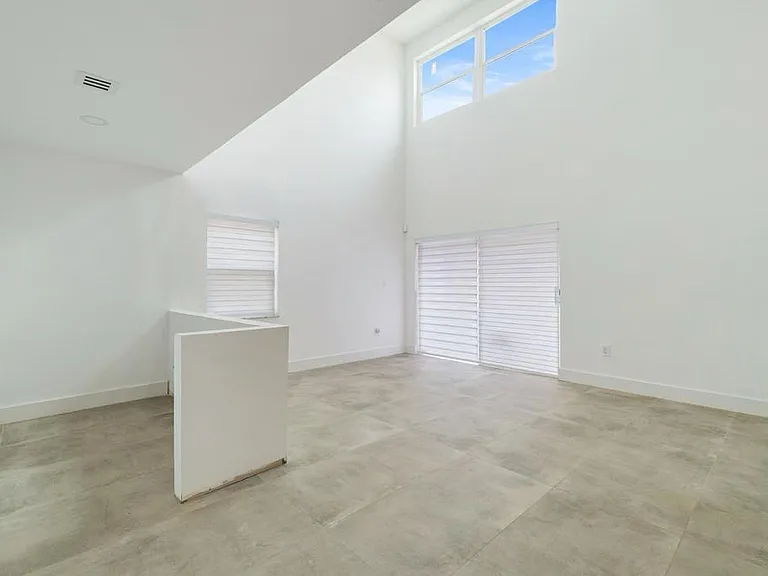 20541 SW 2nd St — Photo 5