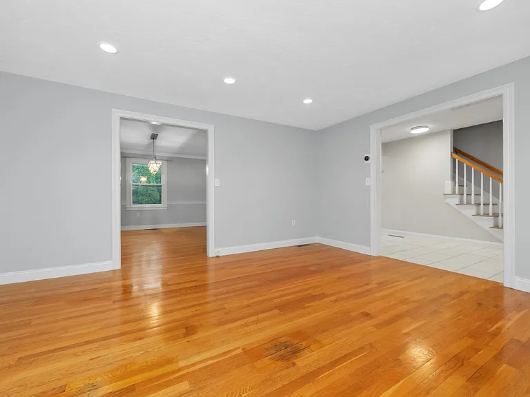 2 Minuteman Ln — Photo 4