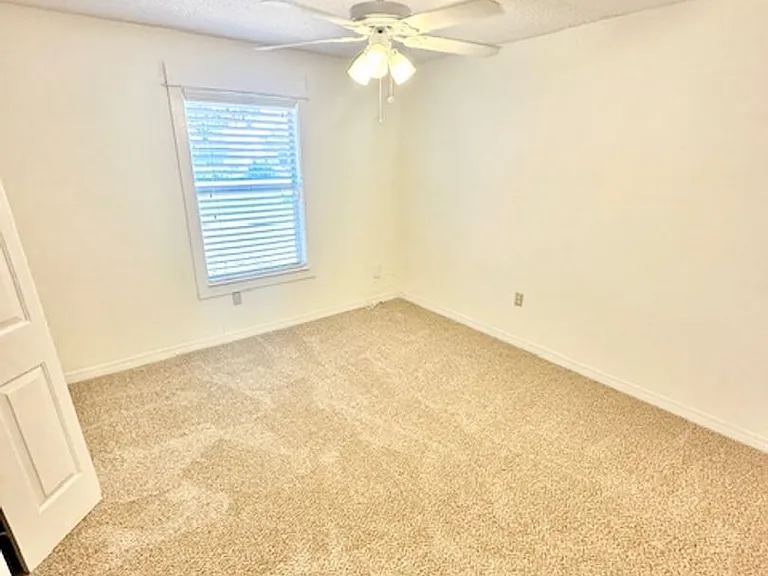 1315 Forest Shore Dr — Photo 8
