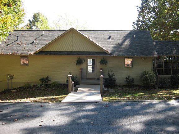 3rd image of 20 Dogwood Way