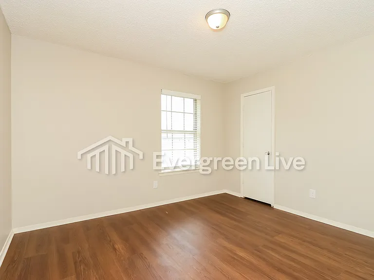 2417 Meadow Vw — Photo 17
