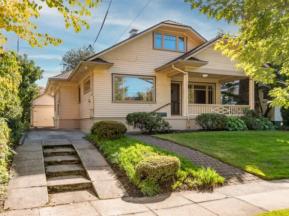 932 NE Hazelfern Pl, Portland, OR 97232