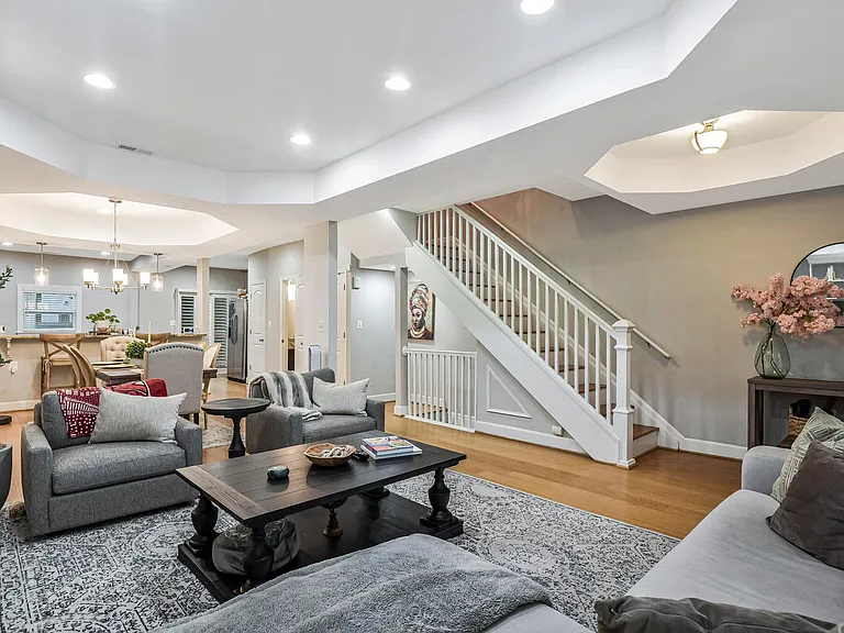 821 Madison St NW — Photo 10