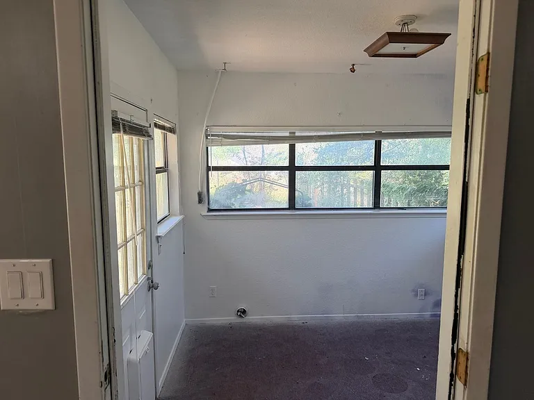 2708 Cedarhill St — Photo 7