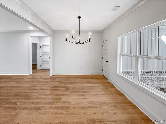 3rd image of 18068 Northview Cir