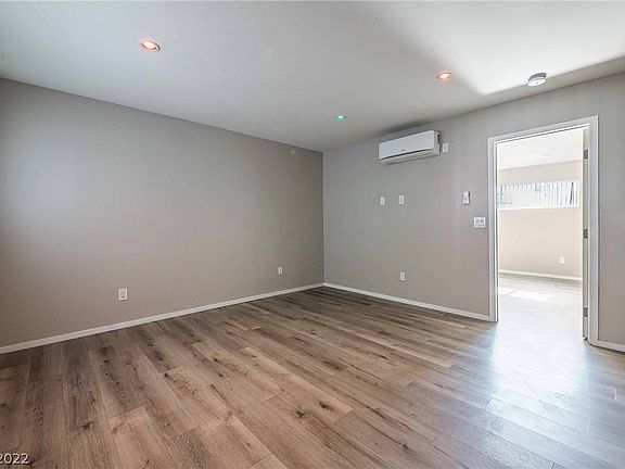 4th image of 2201 Fairfield Ave #14