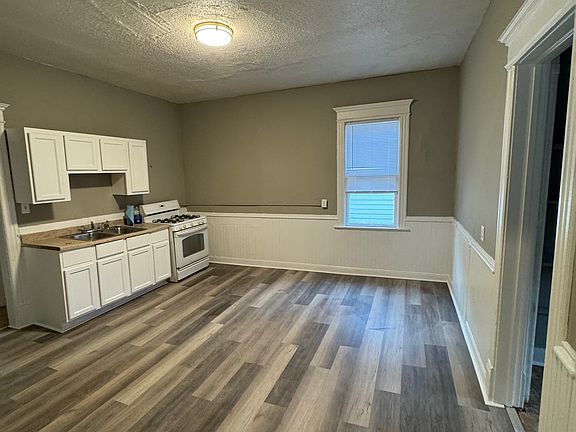 4th image of 2967 N Richards St #2967