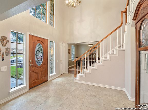 3rd image of 8519 Knights Knoll Dr