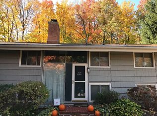 5 Greenwood Ln, Delmar, NY 12054