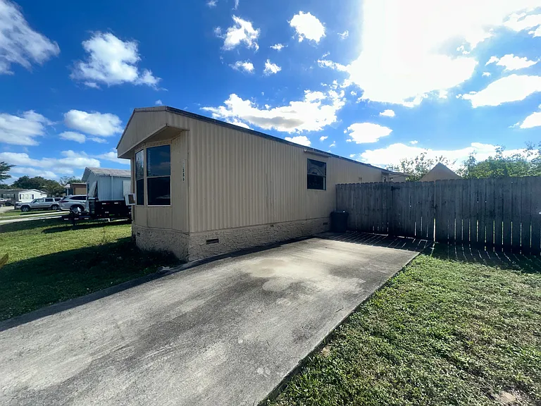 11886 Watergate Cir — Photo 23