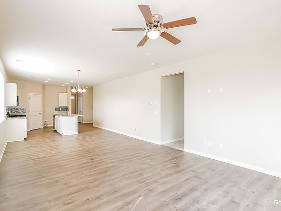4th image of 1101 Rosewood Dr