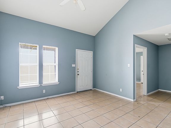 3rd image of 7627 Windsor Oaks