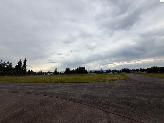 4th image of 2 Flightline Way