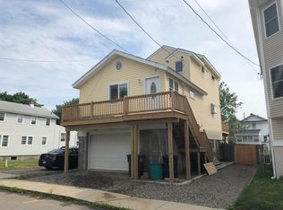 34 Deerfield Ave, Milford, CT 06460