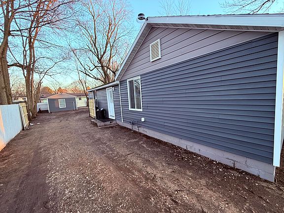 4th image of 1379 Rose Ave